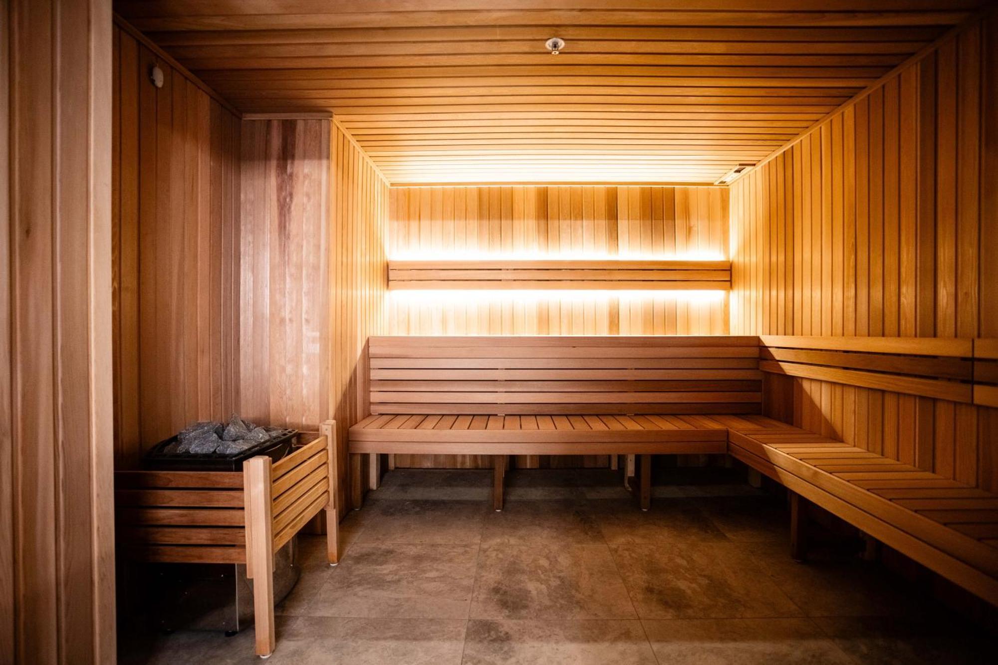 Meriton Suites Канберра Экстерьер фото A sauna