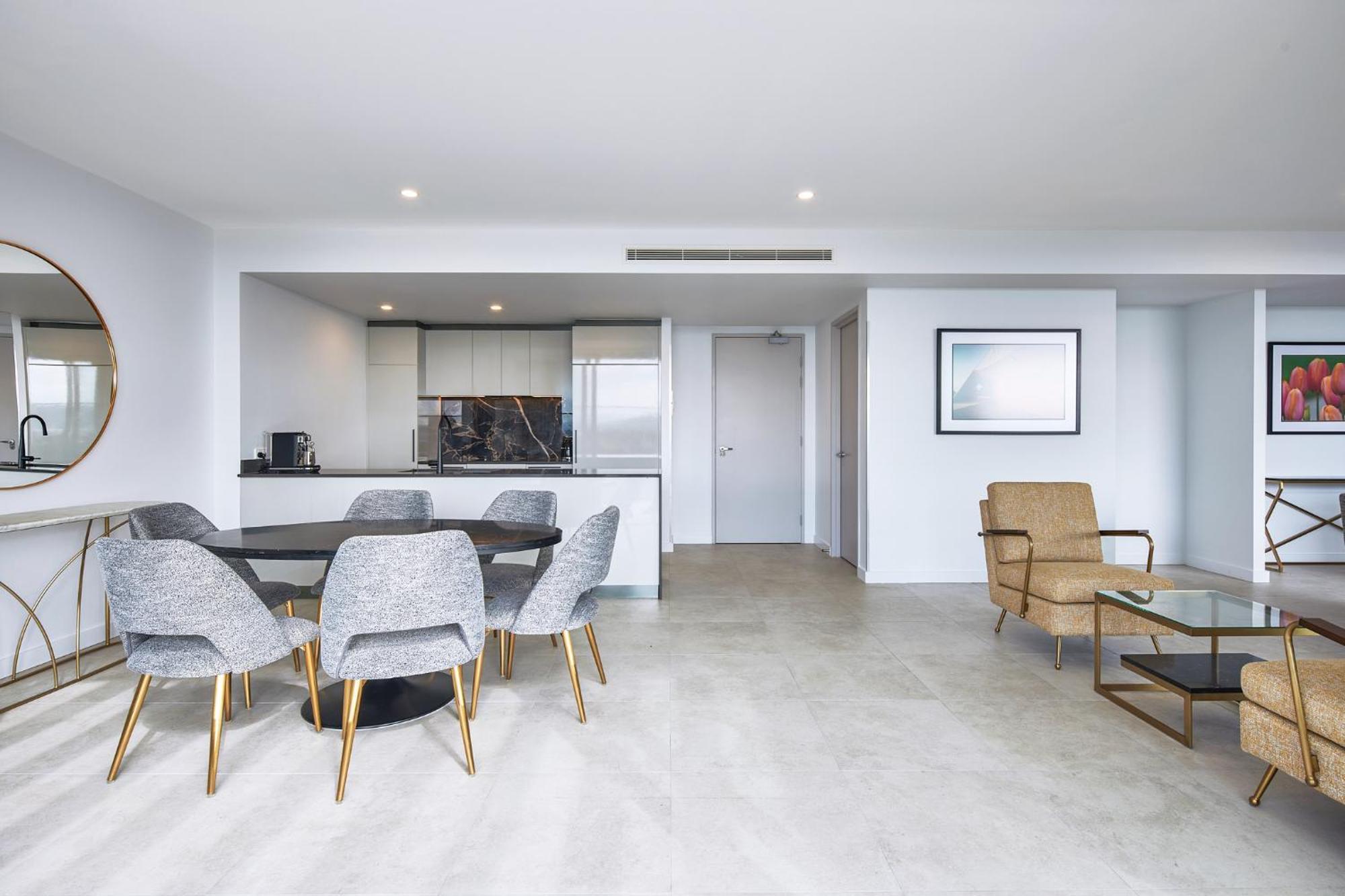 Meriton Suites Канберра Экстерьер фото A typical apartment interior