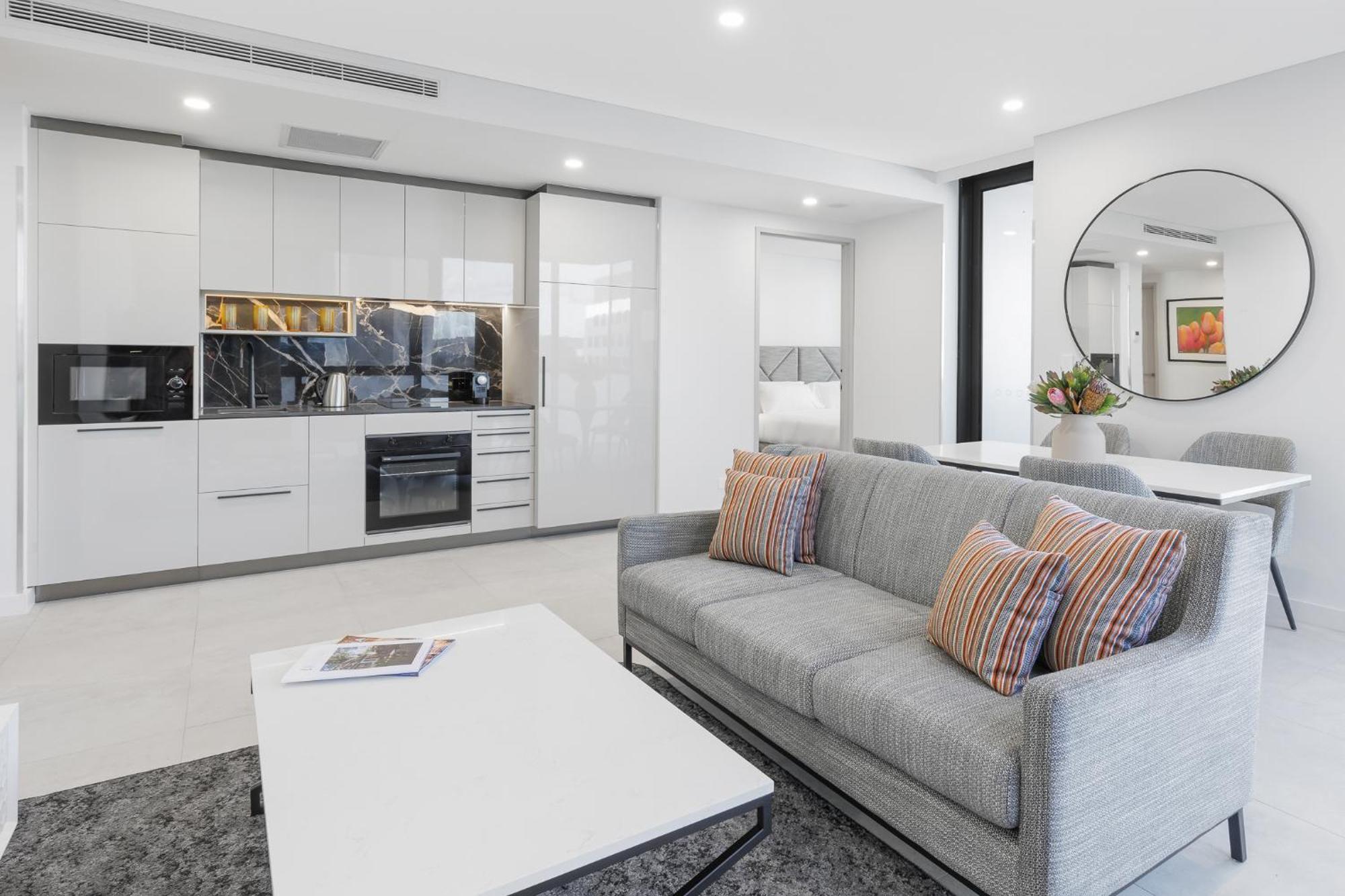 Meriton Suites Канберра Экстерьер фото A typical apartment interior