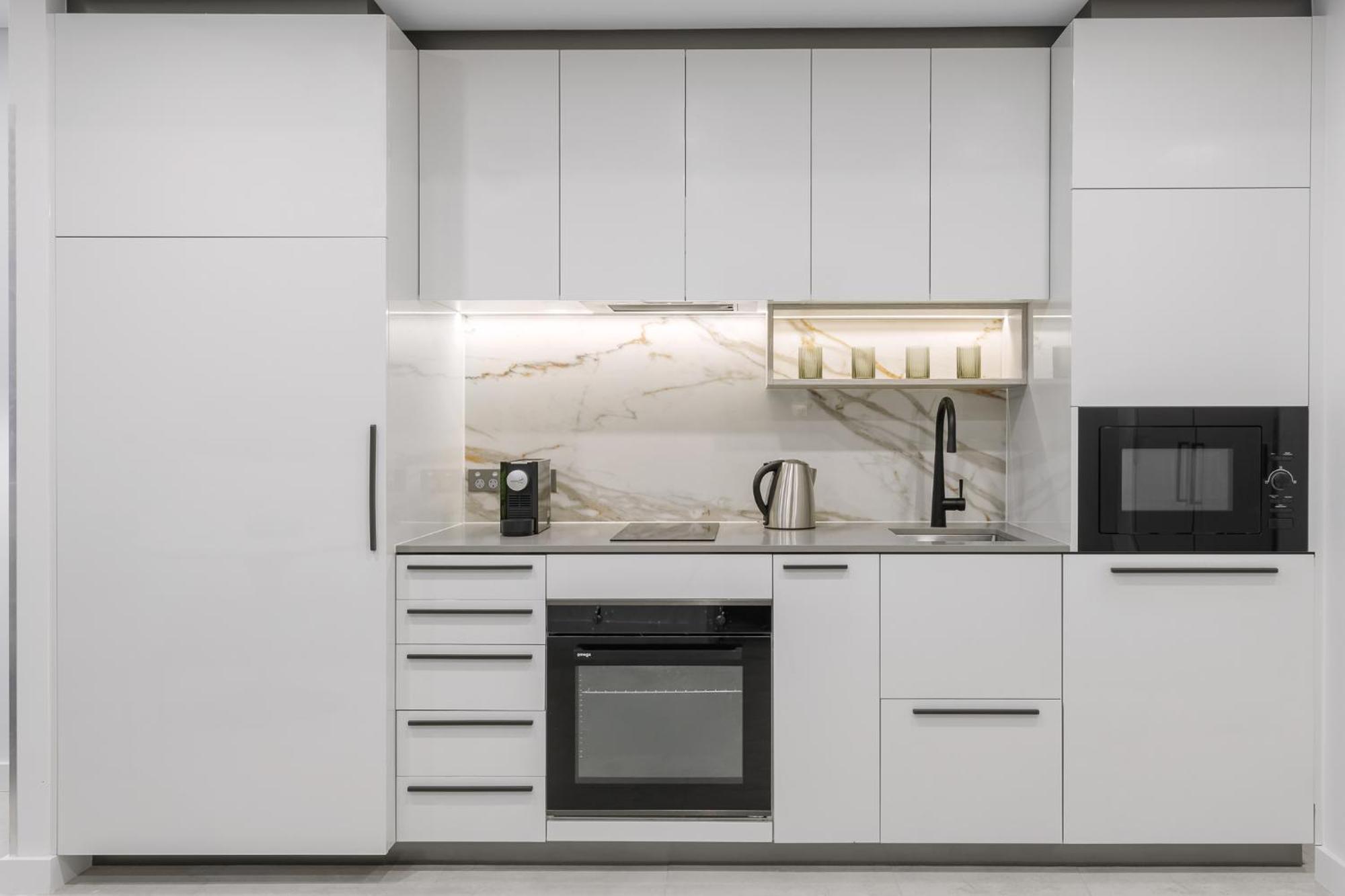 Meriton Suites Канберра Экстерьер фото A modern kitchen